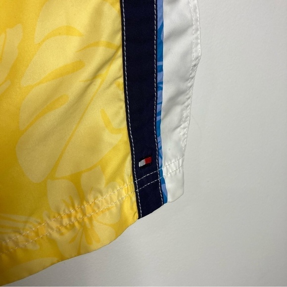 Tommy Hilfiger swim trunks size large - Picture 3 of 7